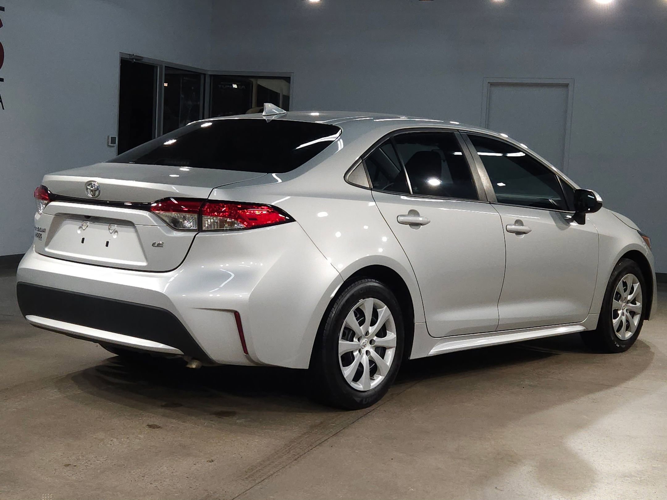Used 2021 Toyota Corolla LE image 7