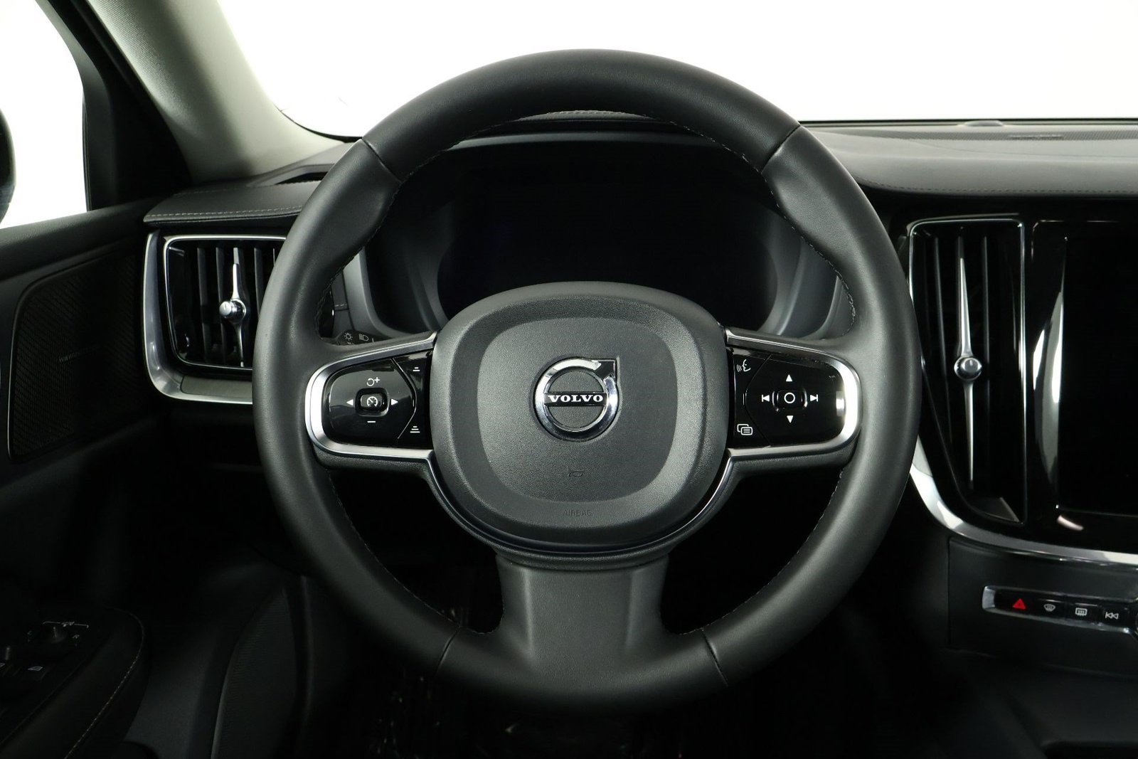 Certified 2024 Volvo V60 B5 Cross Country Ultimate w/ Protection Package Premier AWD/4WD image 8