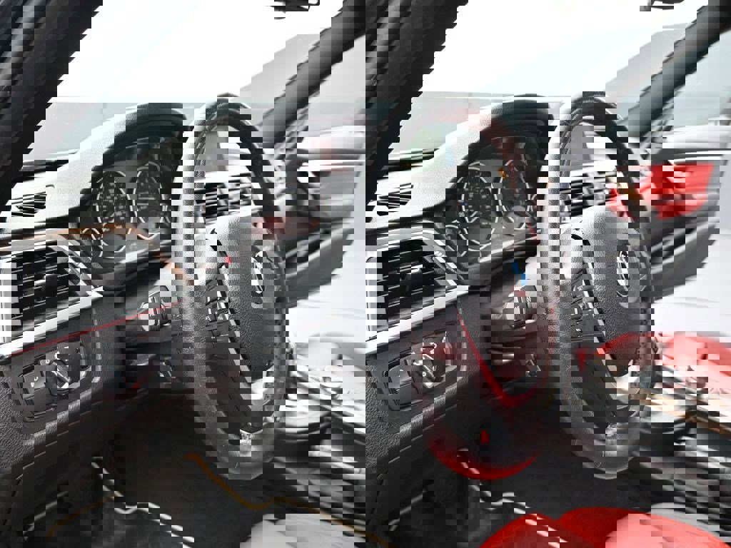 Used 2018 BMW 330i xDrive Sedan w/ Convenience Package image 14