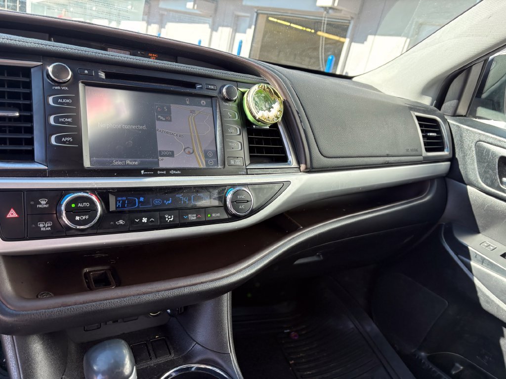 Used 2019 Toyota Highlander XLE FWD image 23
