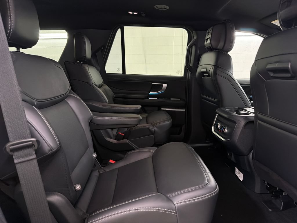 New 2027 Ford Expedition Platinum w/ Stealth Appearance Package RWD image 29