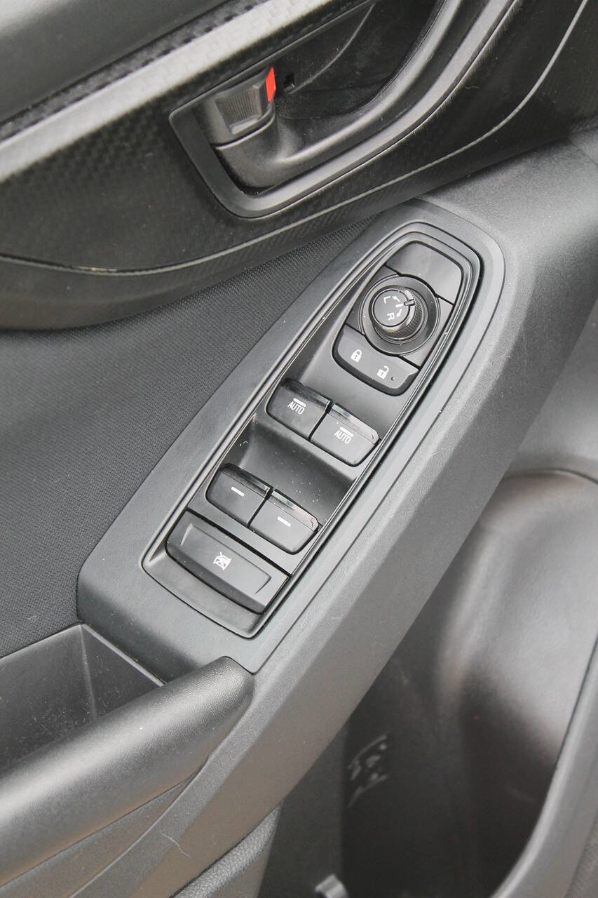 Used 2017 Subaru Impreza 2.0i Premium image 11