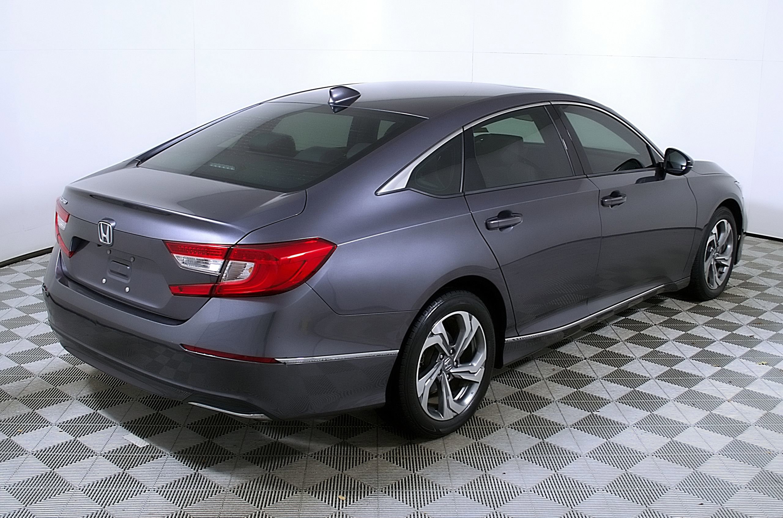 Used 2018 Honda Accord EX image 7