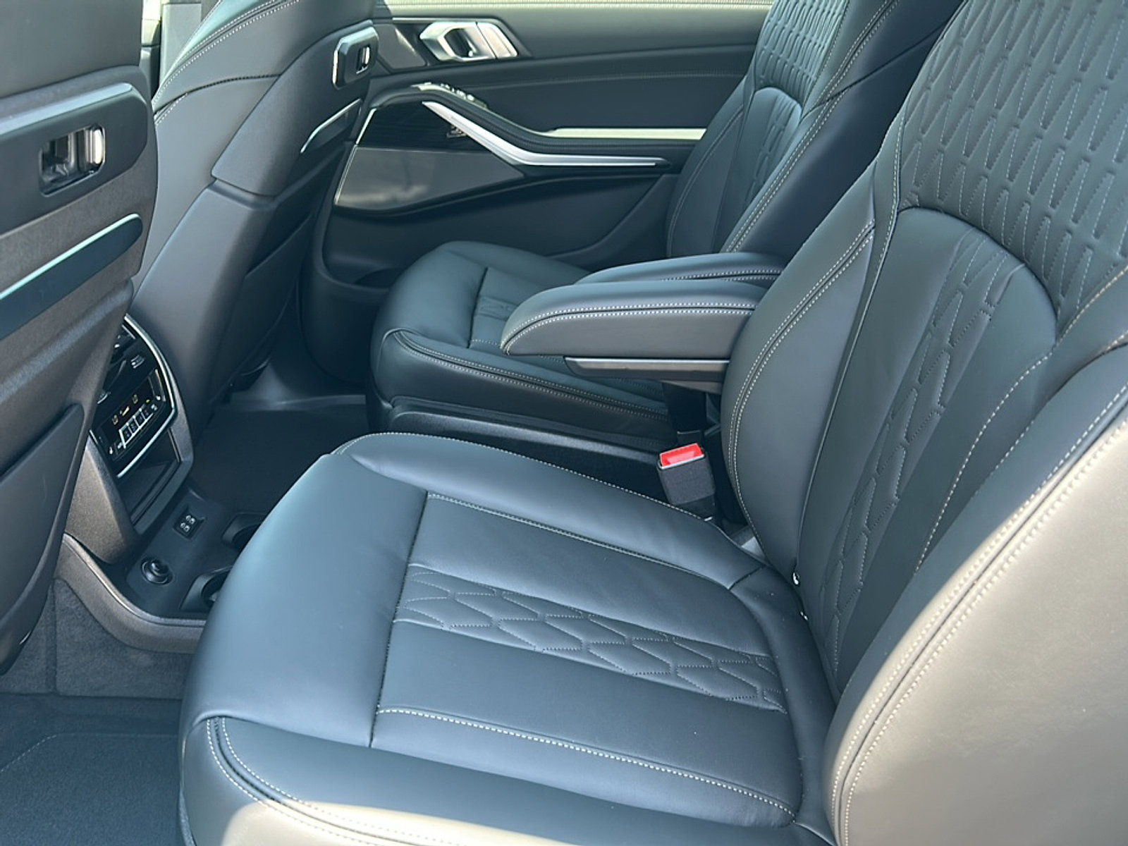 New 2026 BMW X7 M60i image 15
