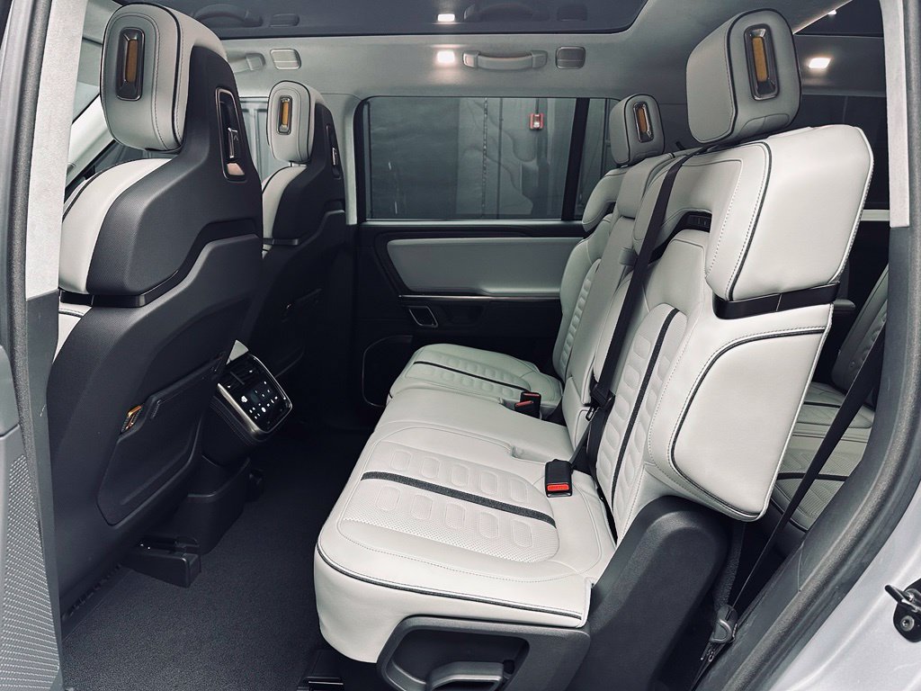 Used 2024 Rivian R1S Adventure Dual AWD/4WD image 26