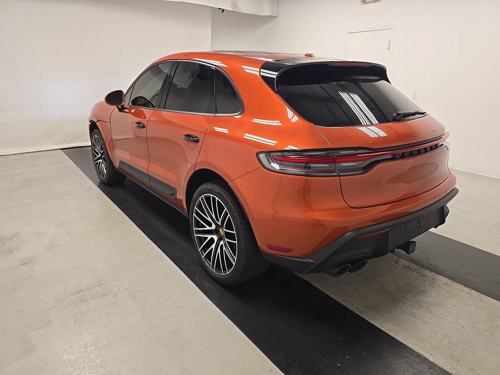 Used 2024 Porsche Macan AWD/4WD image 7