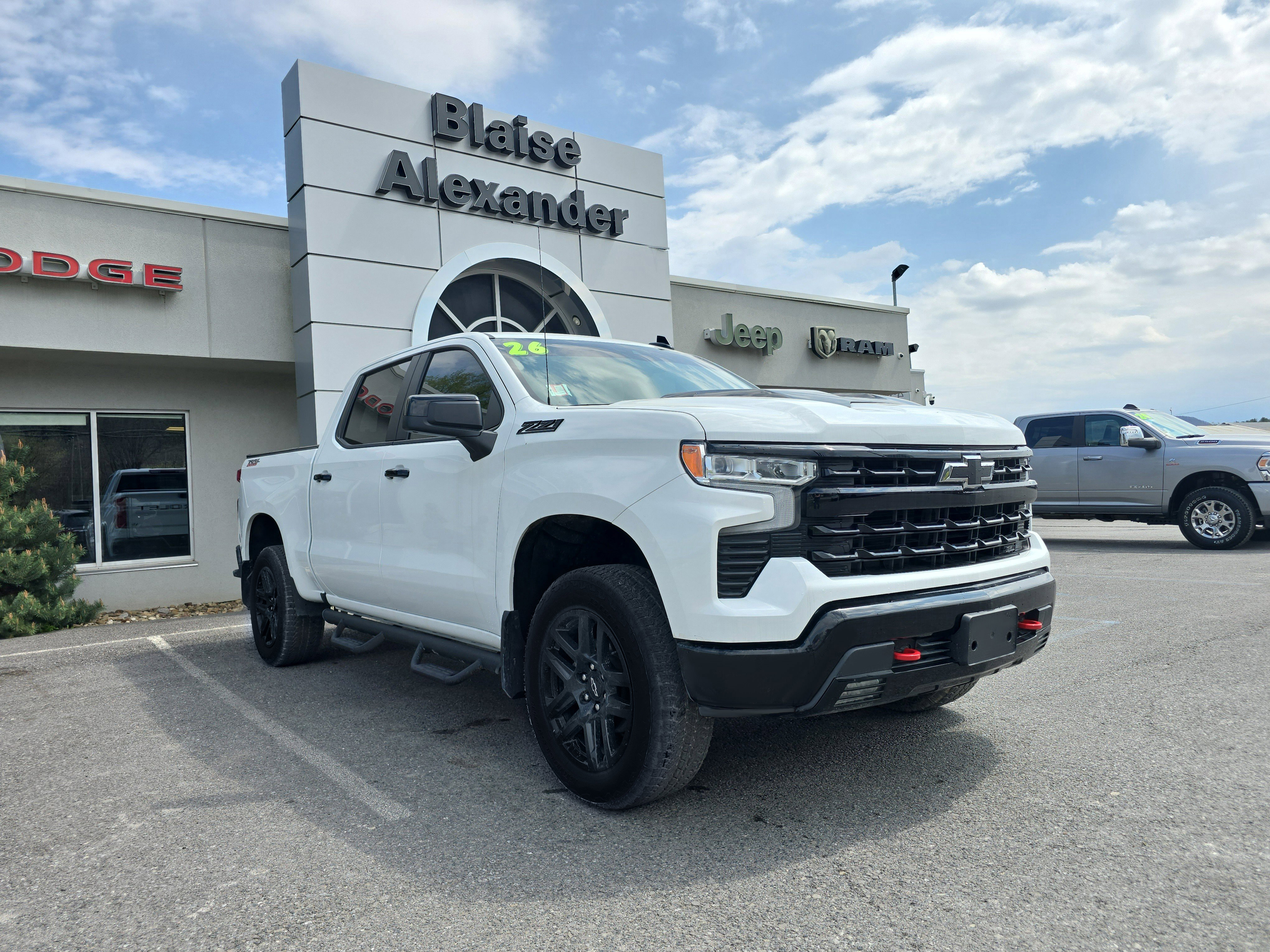 Used 2026 Chevrolet Silverado 1500 LT Trail Boss w/ Convenience Package II AWD/4WD image 1