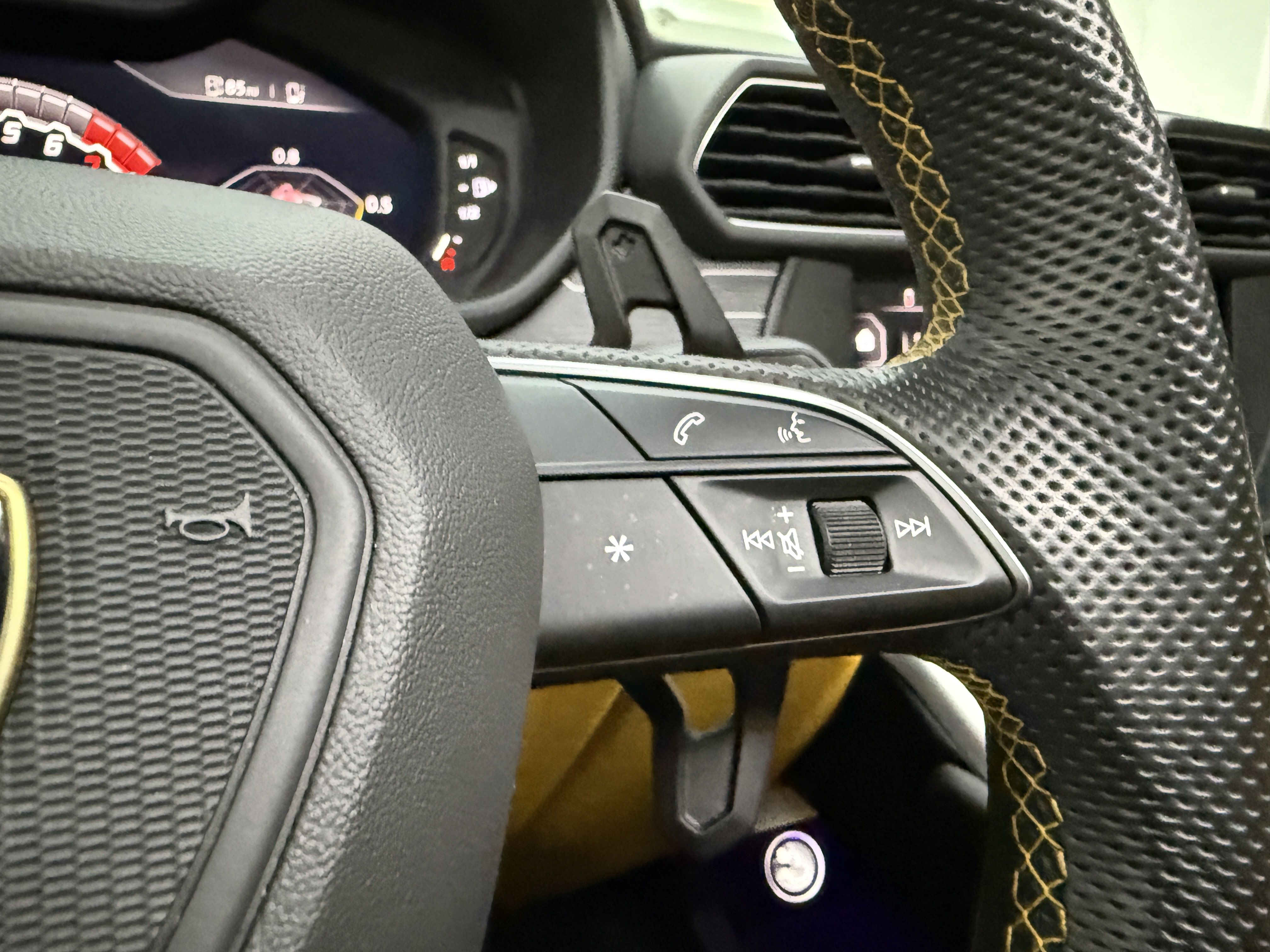 Used 2019 Lamborghini Urus AWD/4WD image 15