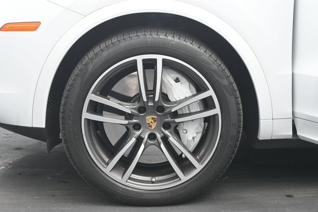Used 2023 Porsche Cayenne Turbo AWD/4WD image 30