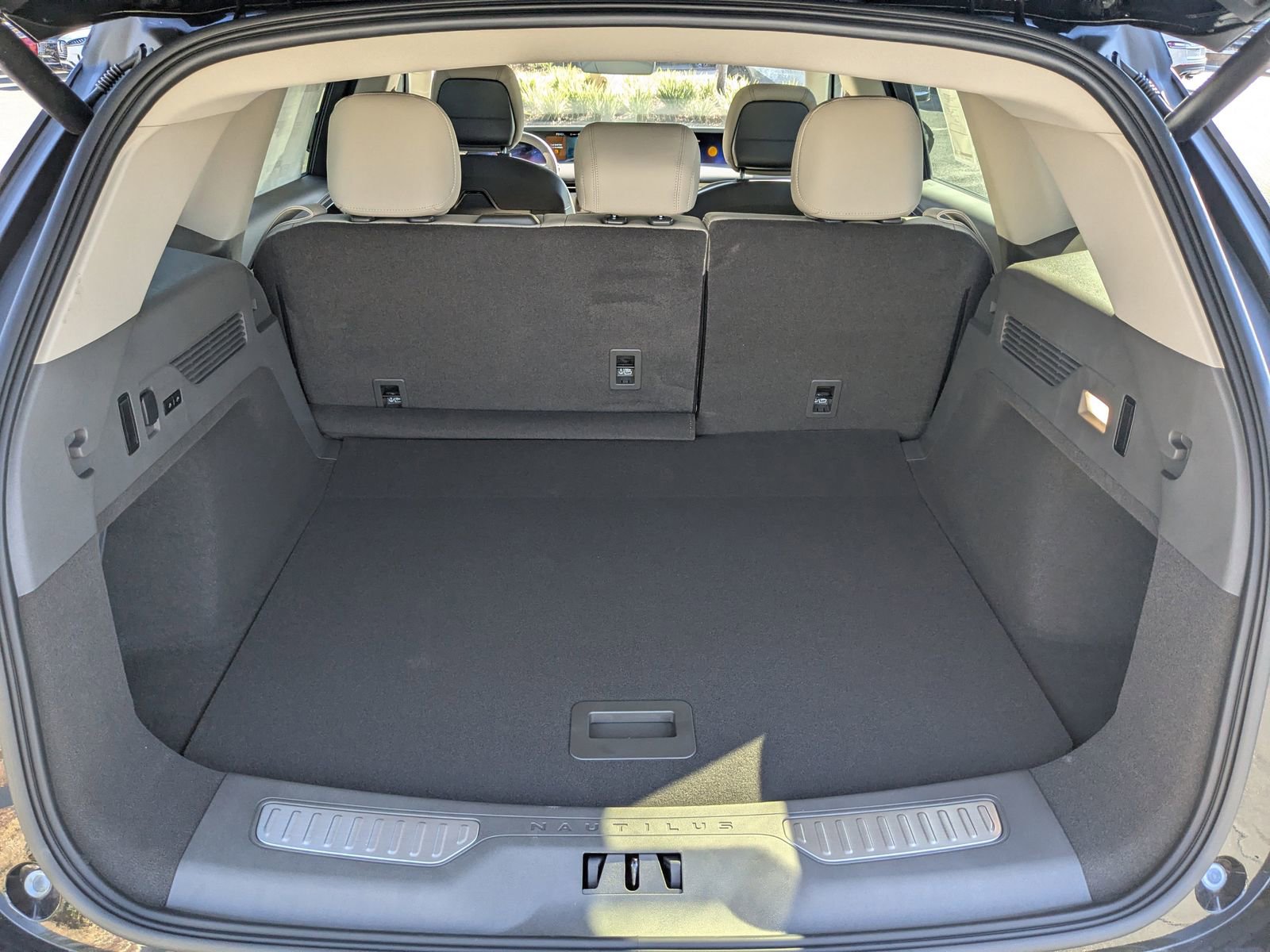 New 2025 Lincoln Nautilus Premier w/ Equipment Group 102A image 15