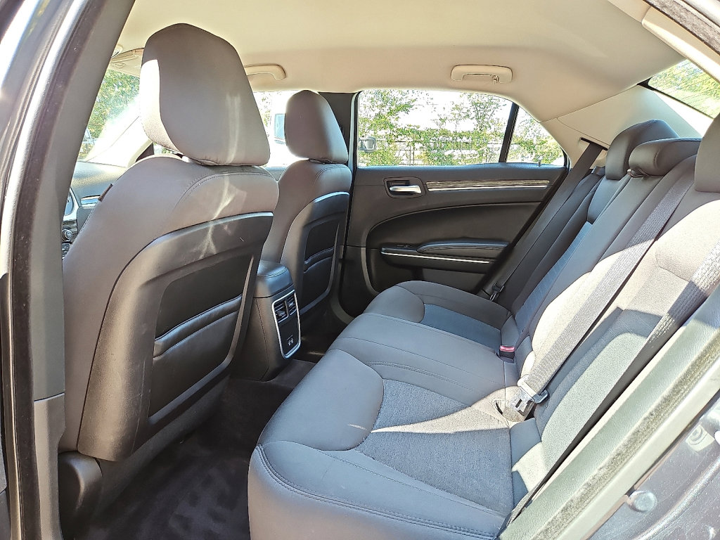 Used 2018 Chrysler 300 Touring image 20