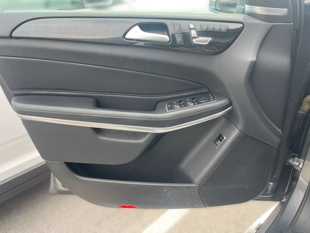Used 2018 Mercedes-Benz GLS 550 4MATIC image 36