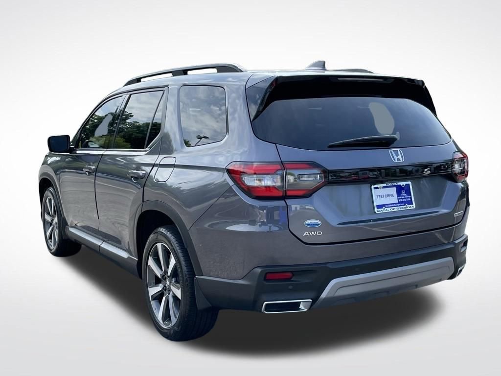 Certified 2024 Honda Pilot Touring image 4