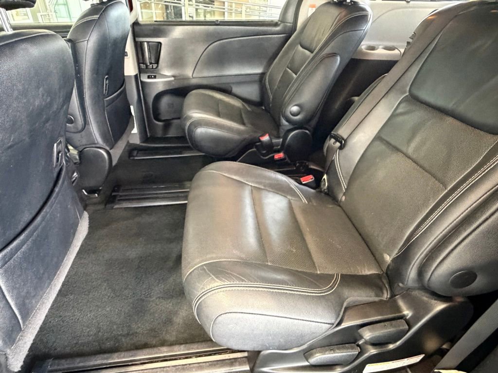 Used 2017 Toyota Sienna SE FWD image 34