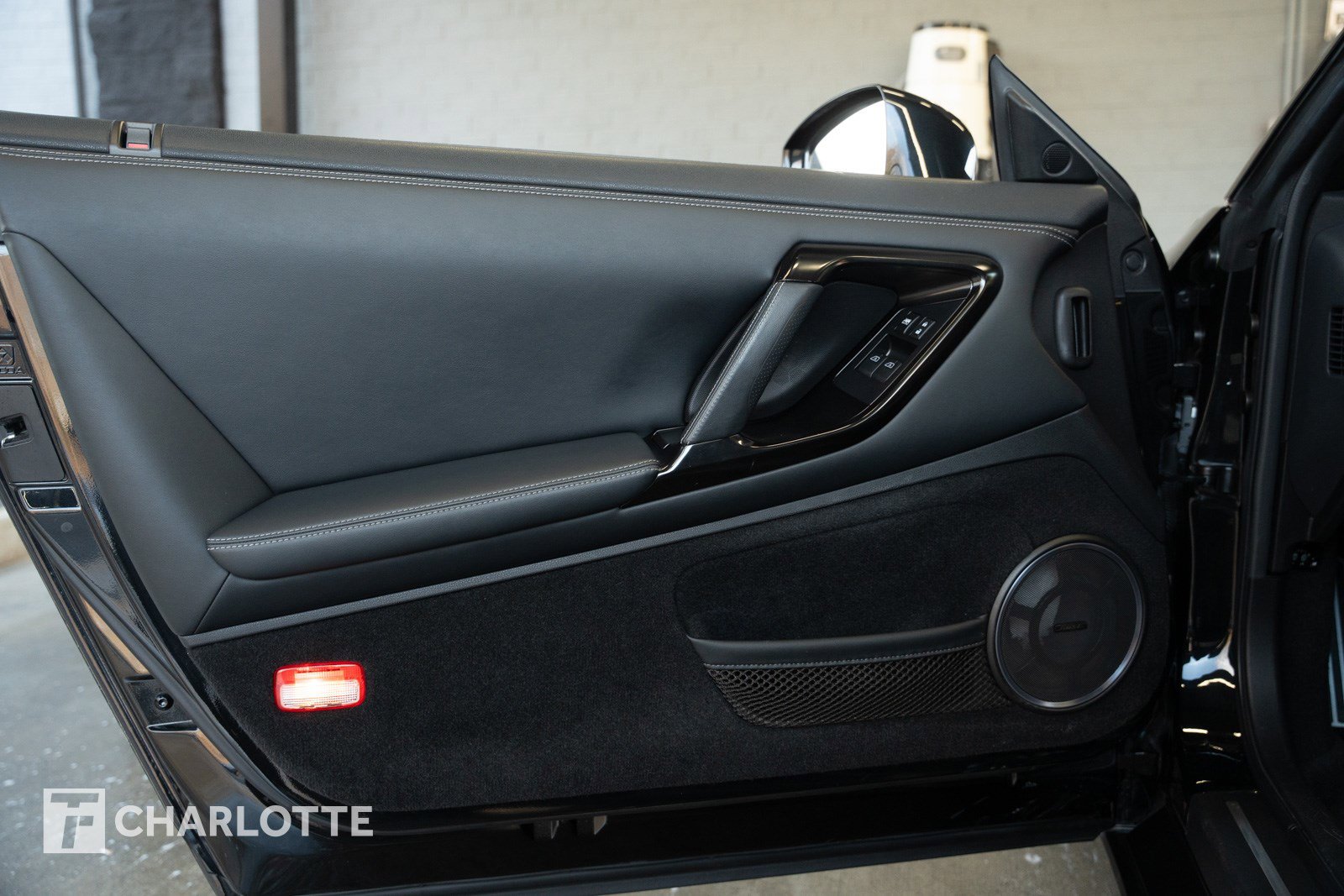 Used 2015 Nissan GT-R Premium image 19