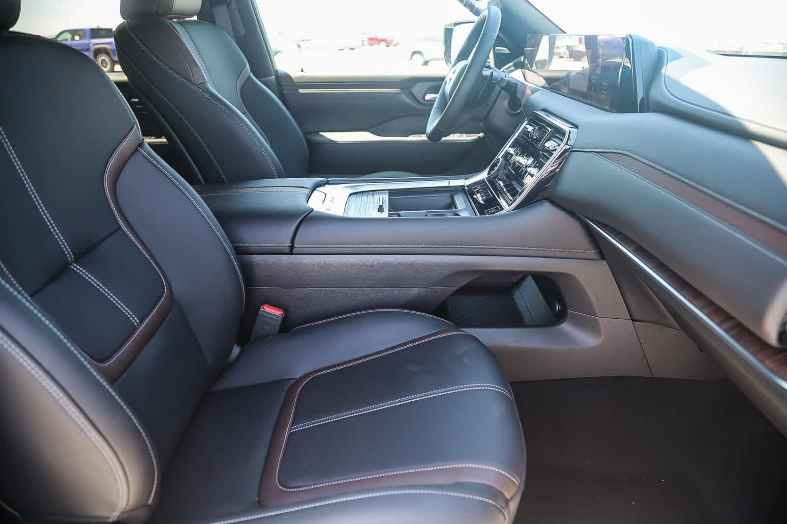 New 2026 Nissan Armada SL w/ Captain's Chari Seat Package RWD image 18