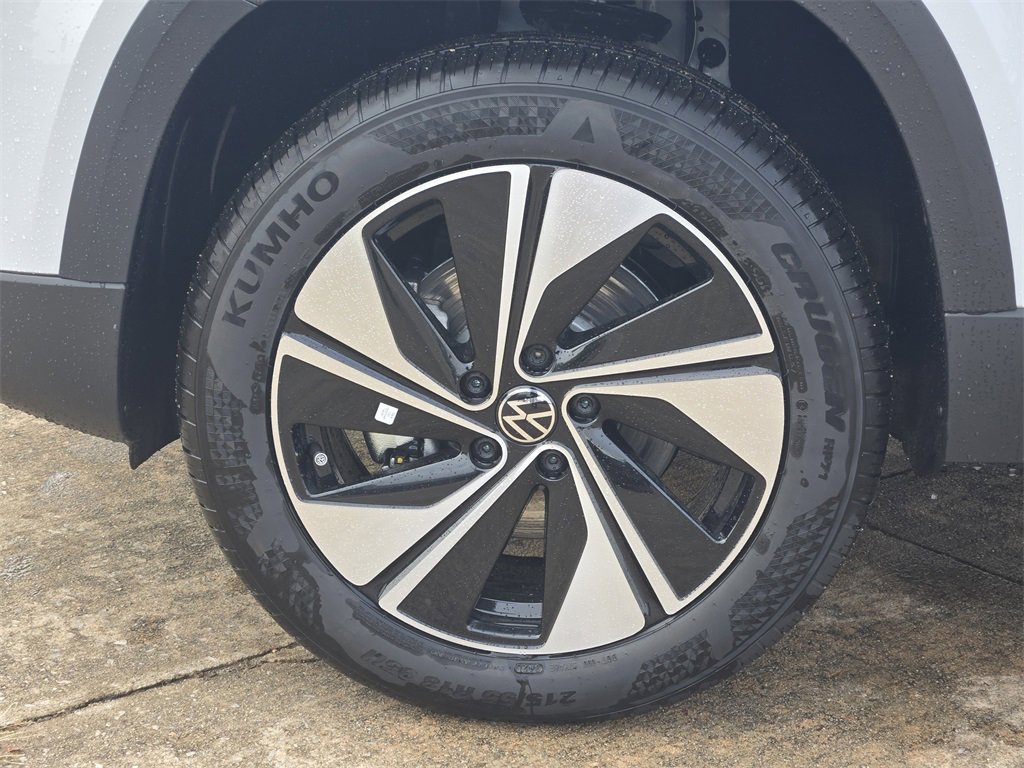 New 2026 Volkswagen Taos SE image 10