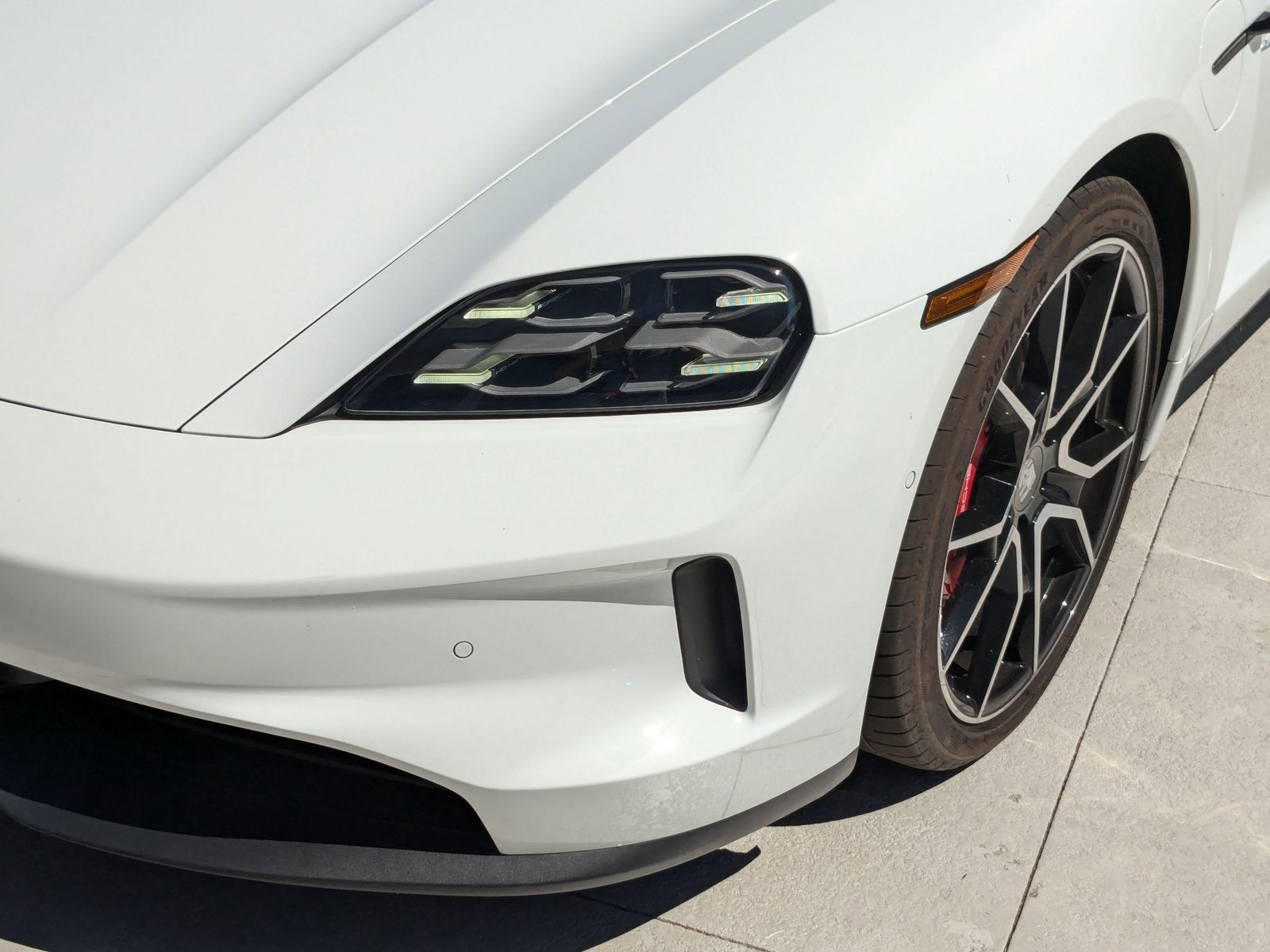 New 2025 Porsche Taycan 4S image 12