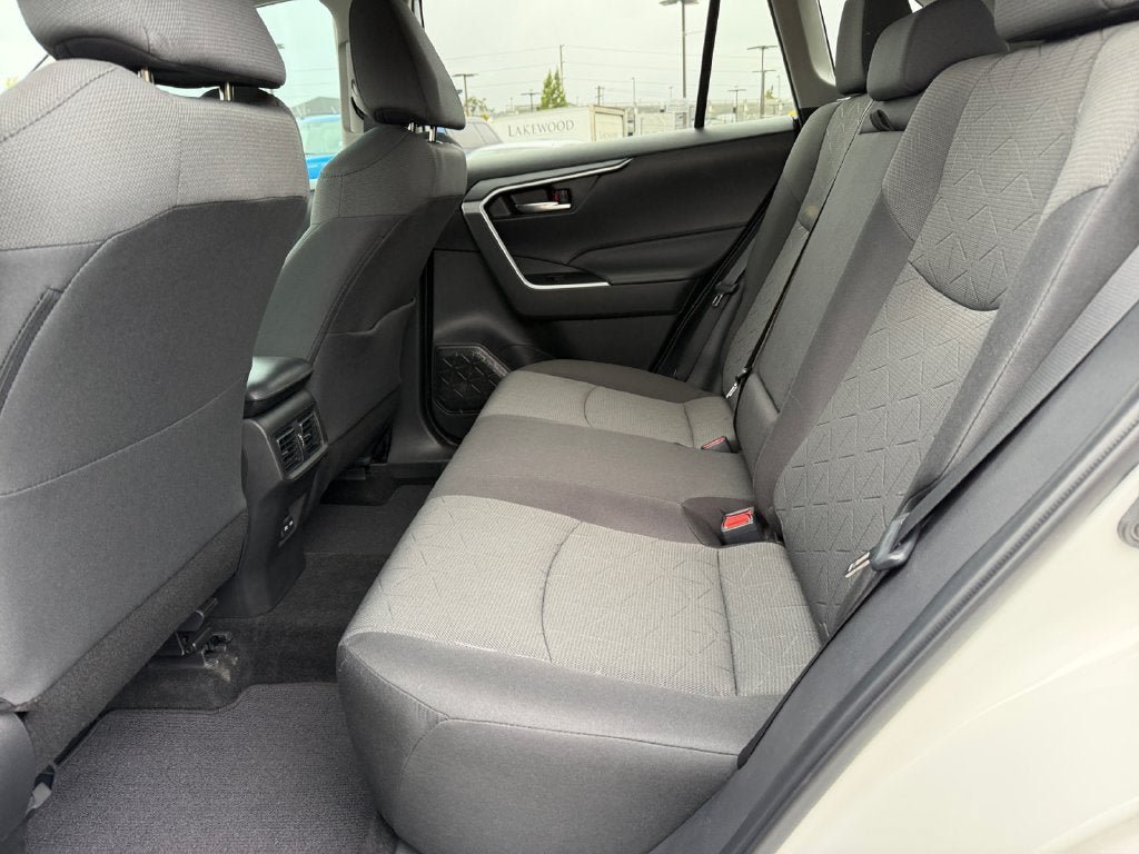 Used 2022 Toyota RAV4 XLE w/ Convenience Package FWD image 33