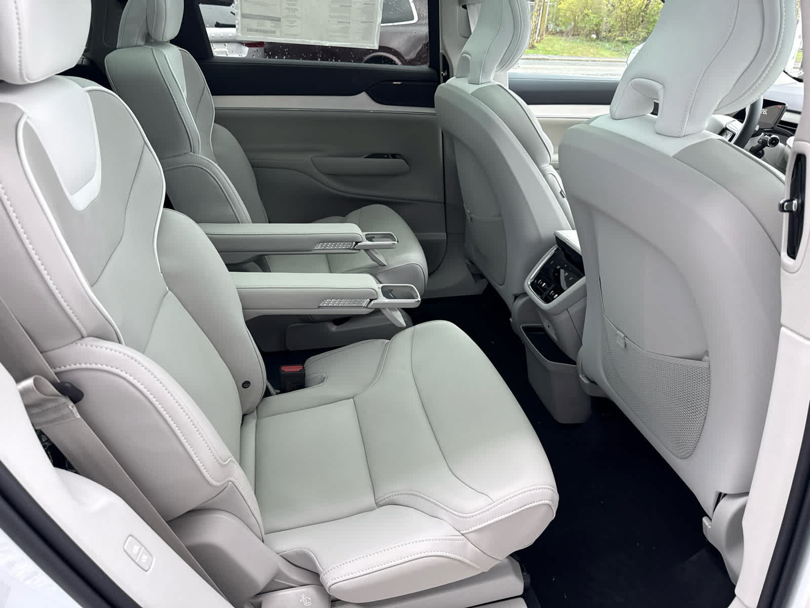 New 2026 Volvo EX90 Plus AWD/4WD image 28