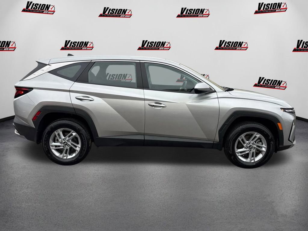 Certified 2025 Hyundai Tucson SE image 4