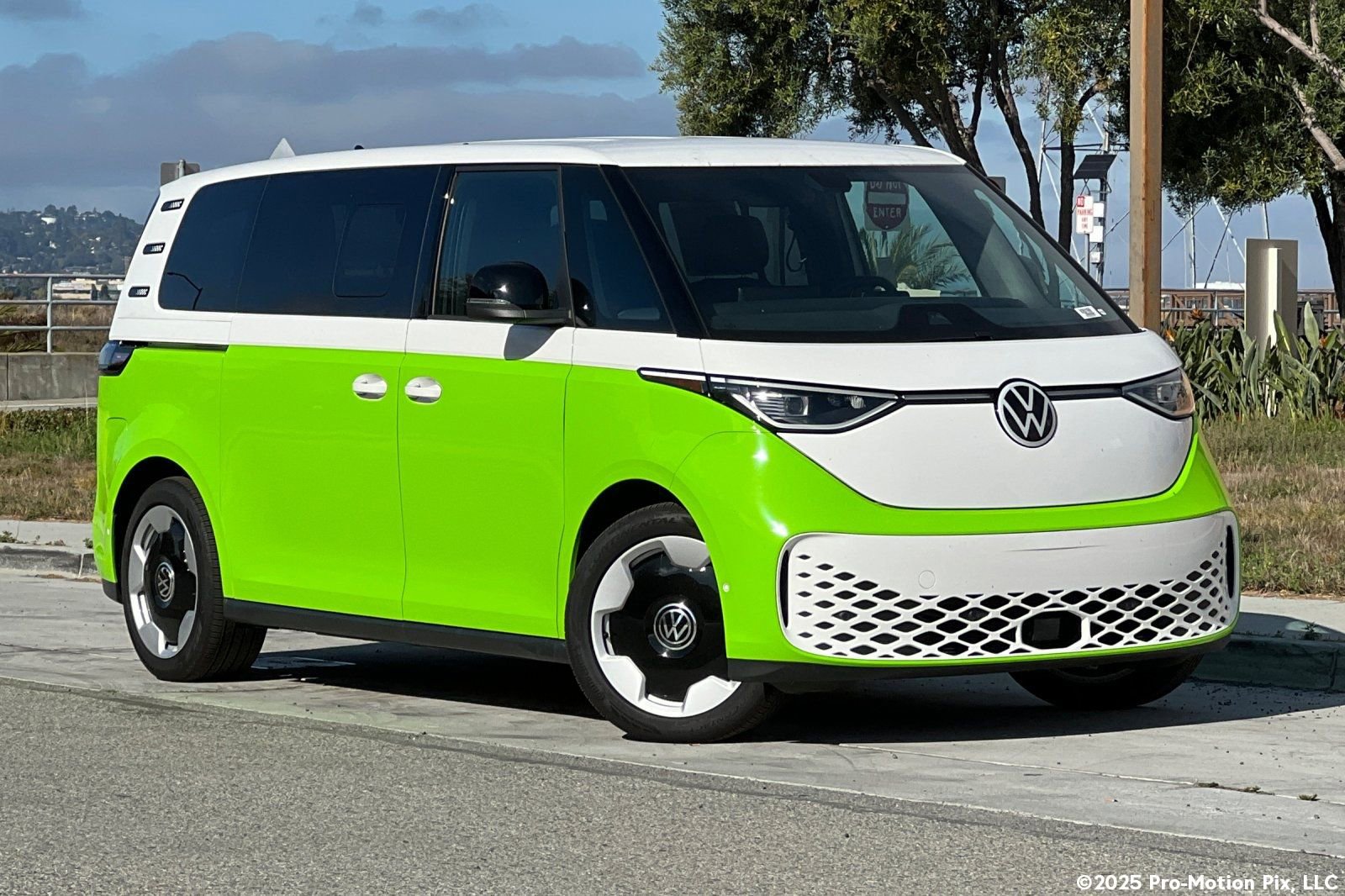 New 2025 Volkswagen ID. Buzz Pro S RWD image 1