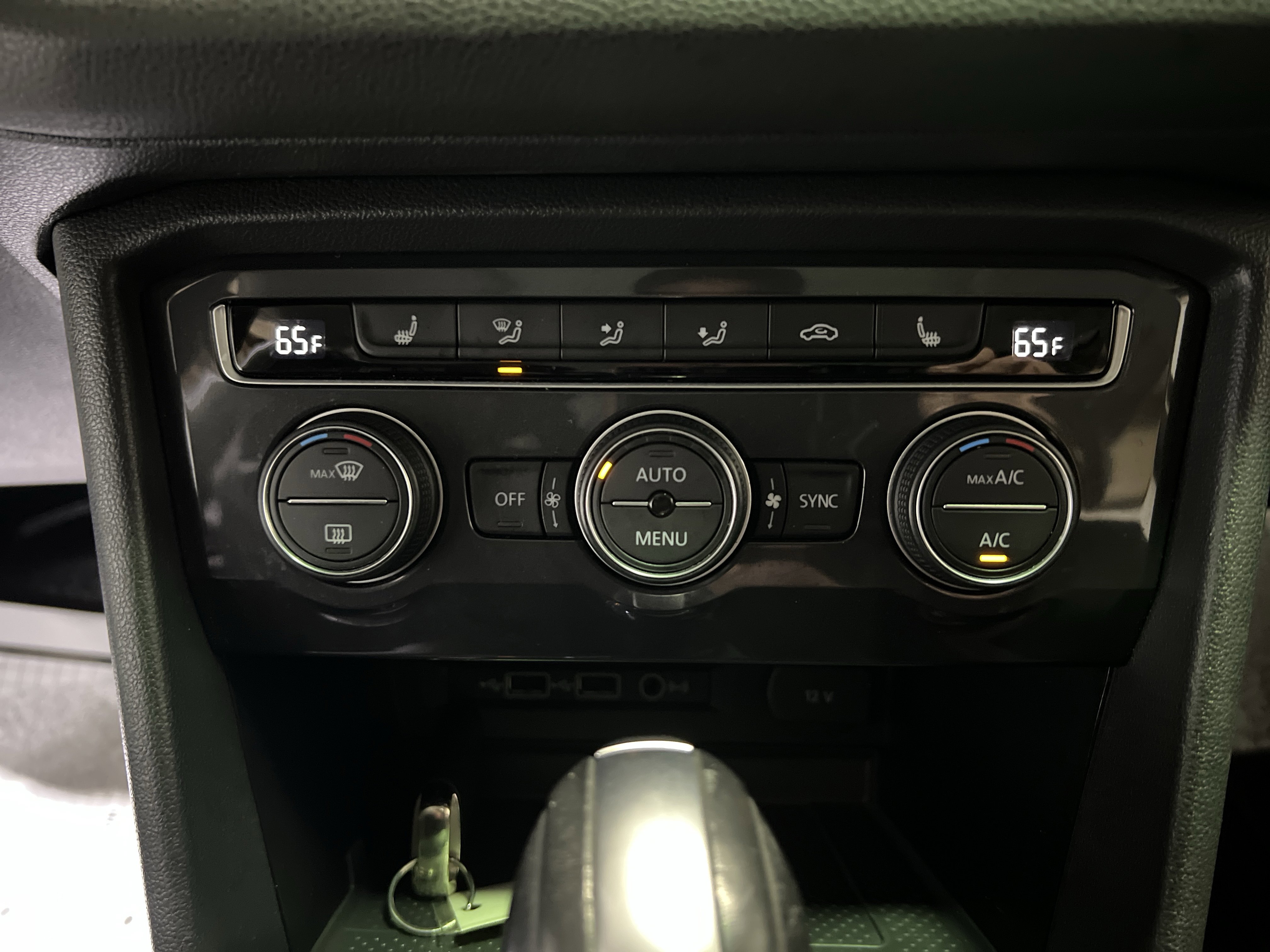 Used 2020 Volkswagen Tiguan SE image 21