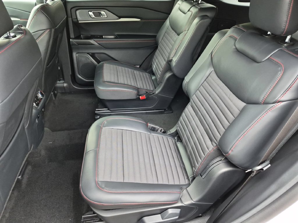 New 2027 Ford Explorer ST-Line w/ Premium Package AWD/4WD image 18