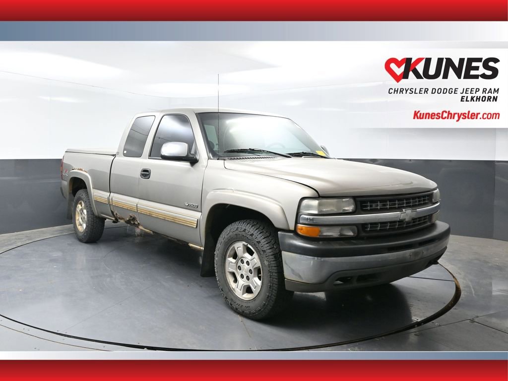 Used 2001 Chevrolet Silverado 1500 LS w/ Firm Ride Suspension Pkg AWD/4WD image 1