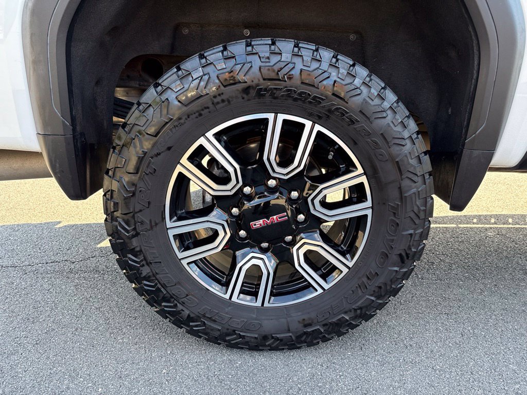 Used 2021 GMC Sierra 2500 AT4 w/ AT4 Premium Plus Package AWD/4WD image 9