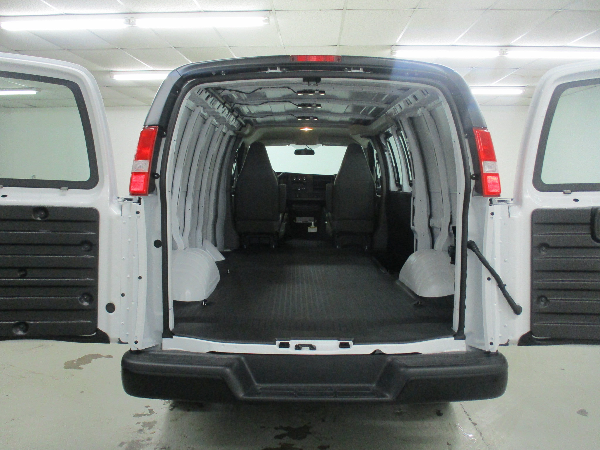 New 2026 GMC Savana 2500 w/ Driver Convenience Package RWD image 12