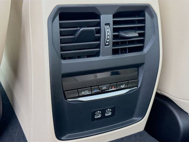 Used 2025 BMW 330i xDrive Sedan w/ Premium Package image 26