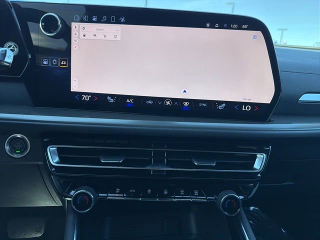 Used 2024 Chevrolet Traverse LT image 28