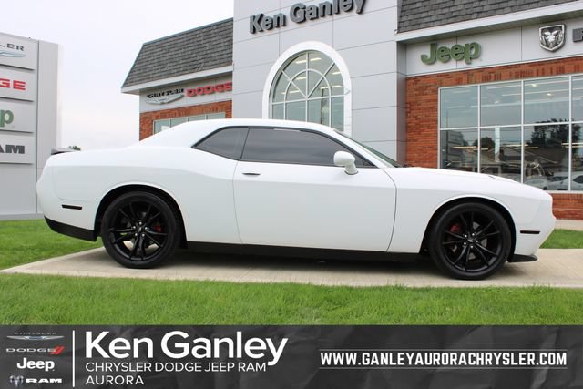 Used 2018 Dodge Challenger SXT w/ Blacktop Package RWD video 1