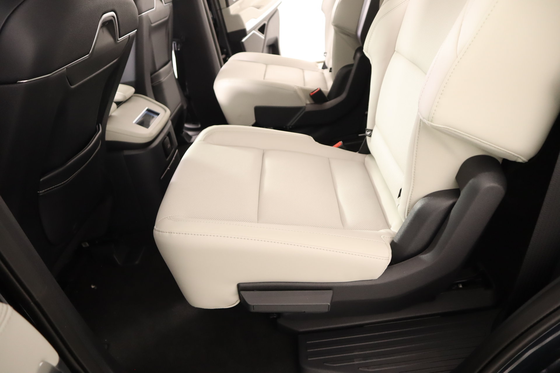 New 2026 Lincoln Navigator Reserve w/ Jet Appearance Package AWD/4WD image 12