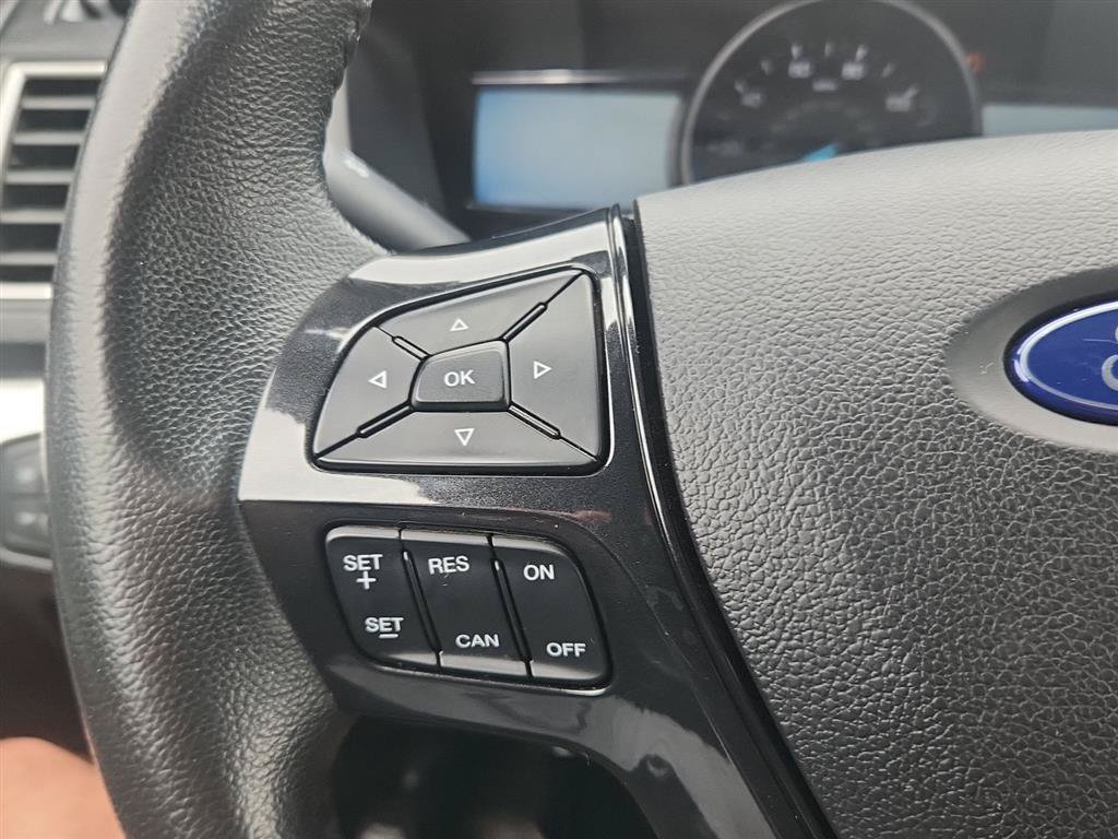 Used 2017 Ford Explorer XLT w/ Equipment Group 201A AWD/4WD image 15