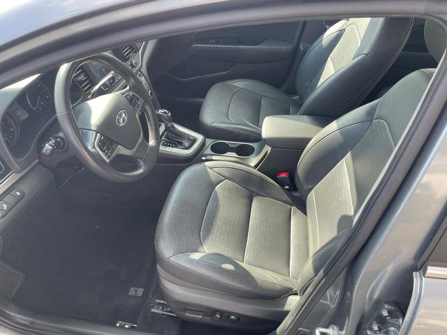 Used 2017 Hyundai Elantra Limited image 6
