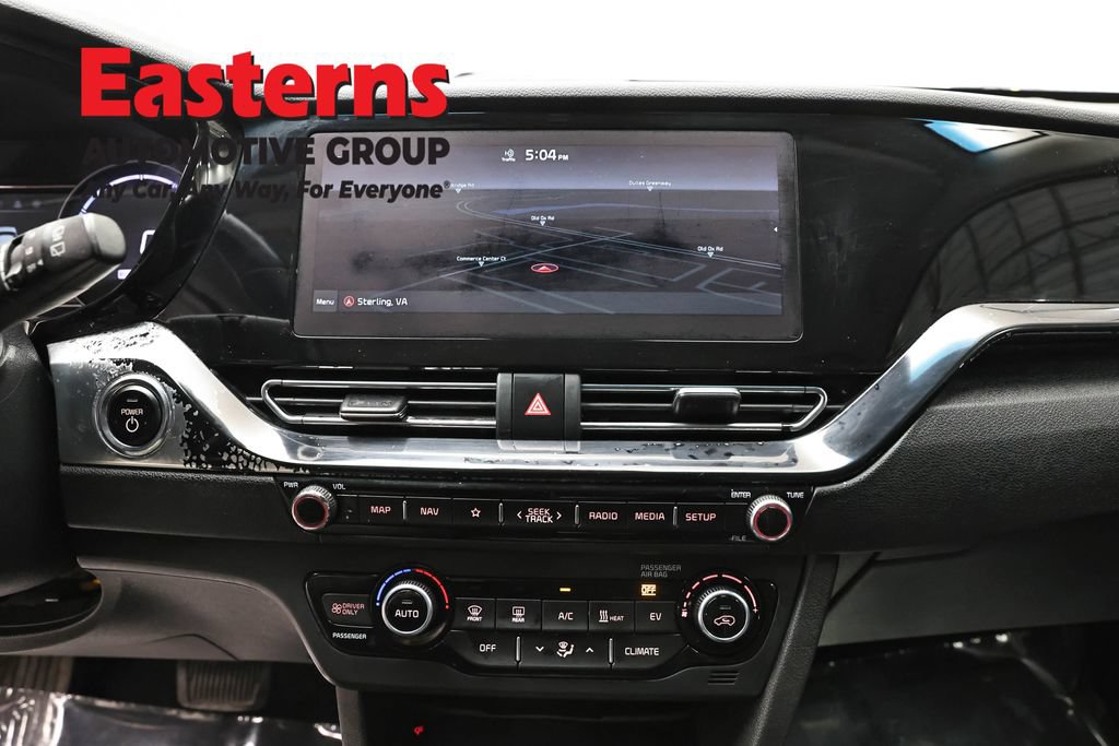 Used 2022 Kia Niro EX w/ Cold Weather Package FWD image 12