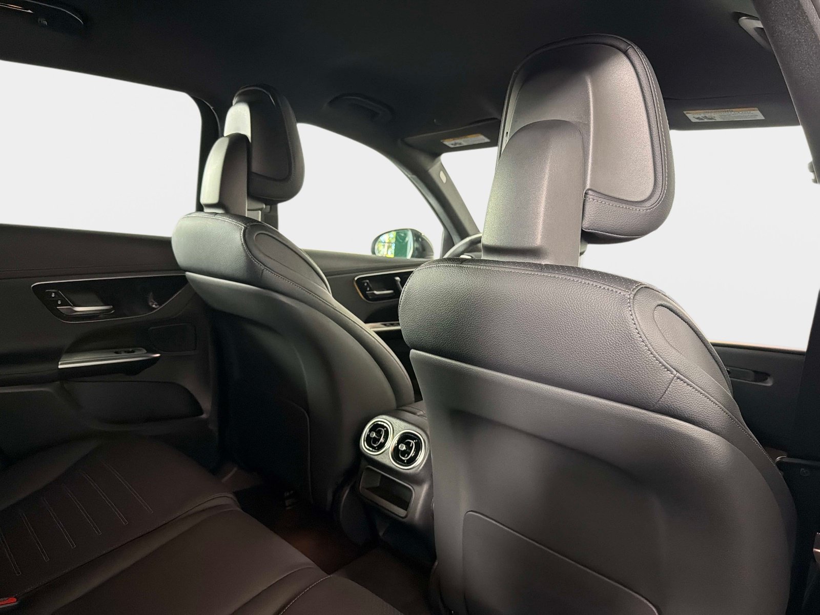 Used 2025 Mercedes-Benz GLC 300 4MATIC w/ AMG Line image 30