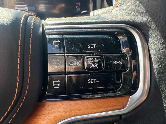 Used 2024 Jeep Grand Wagoneer Series III AWD/4WD image 31