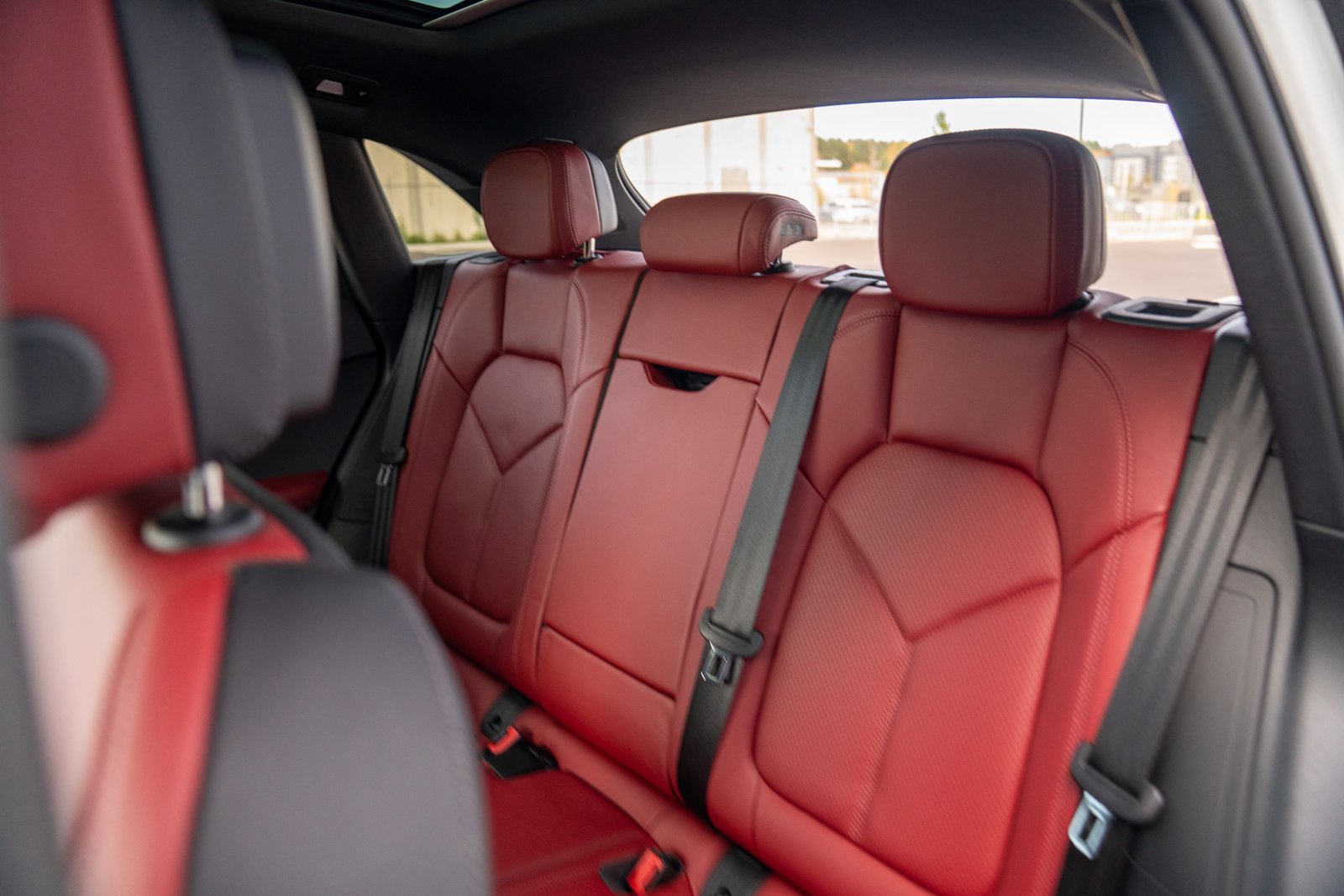 Used 2025 Porsche Macan image 24