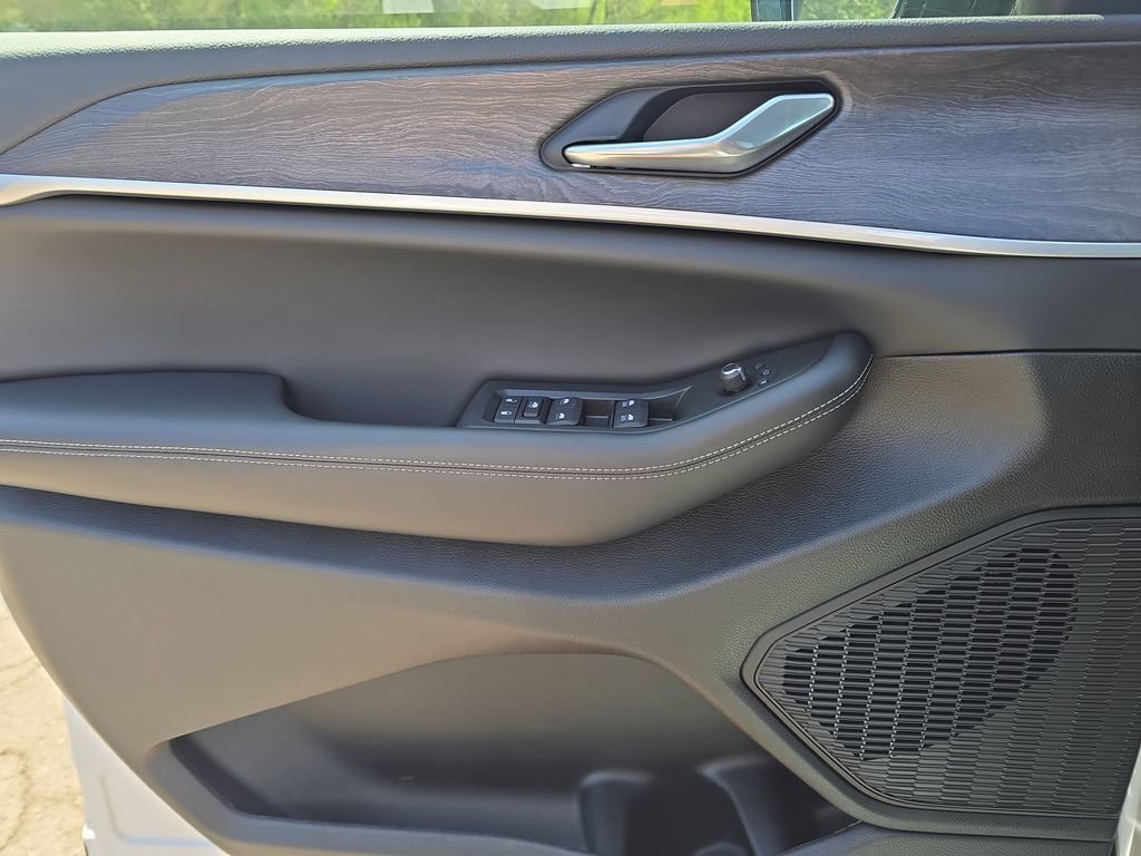 New 2026 Jeep Grand Cherokee Altitude AWD/4WD image 11