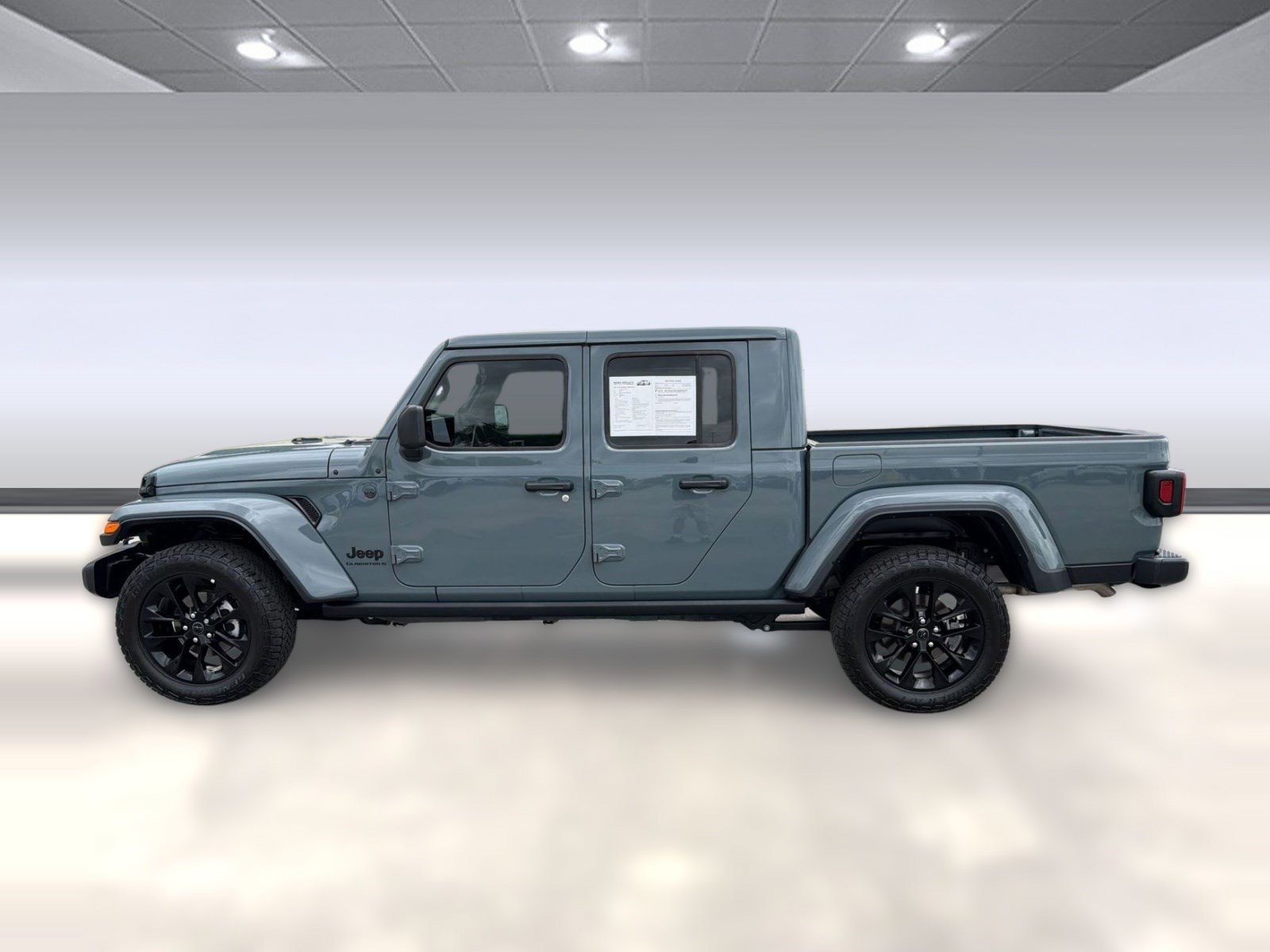 Used 2025 Jeep Gladiator Sport image 2