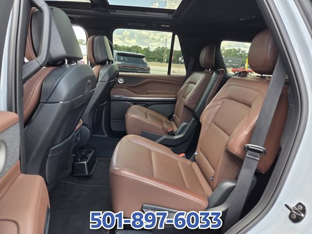 Certified 2025 Lincoln Navigator Reserve AWD/4WD image 10