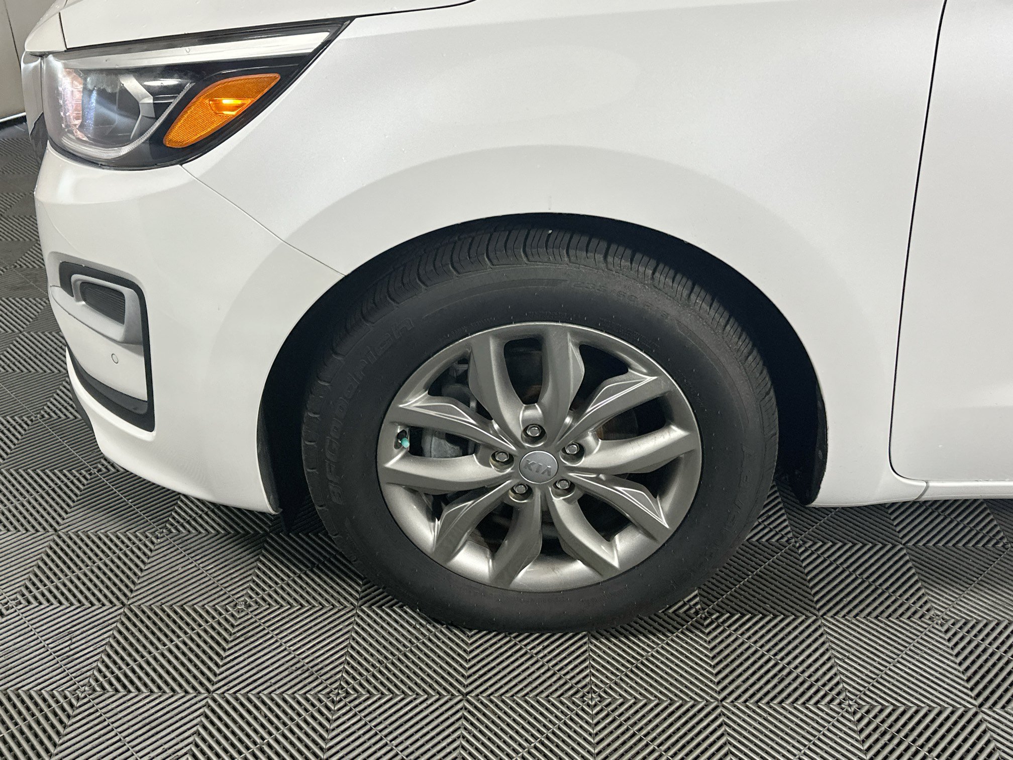 Used 2020 Kia Sedona EX FWD image 11