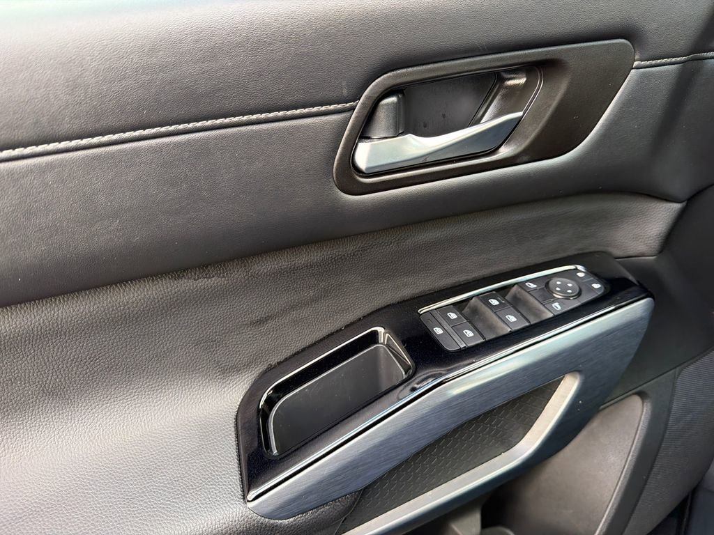 Used 2025 Nissan Pathfinder SL image 35