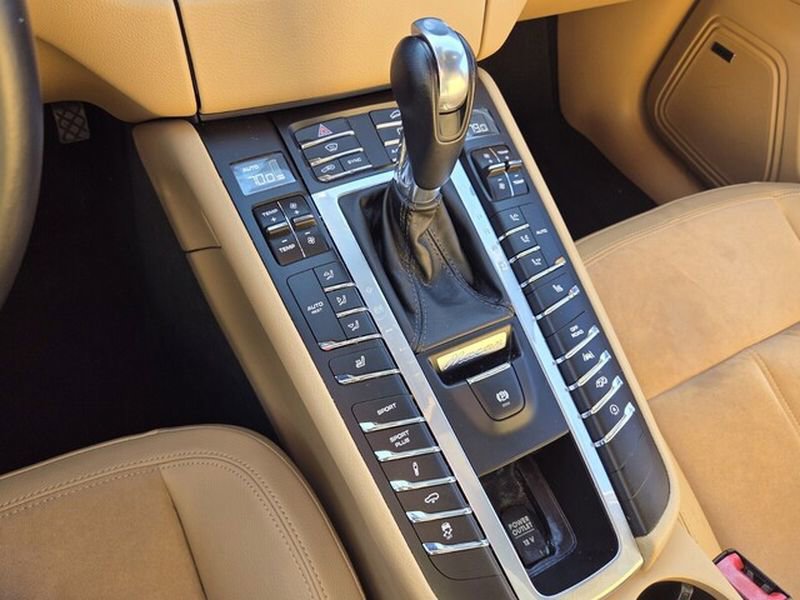 Used 2018 Porsche Macan Sport Edition image 18