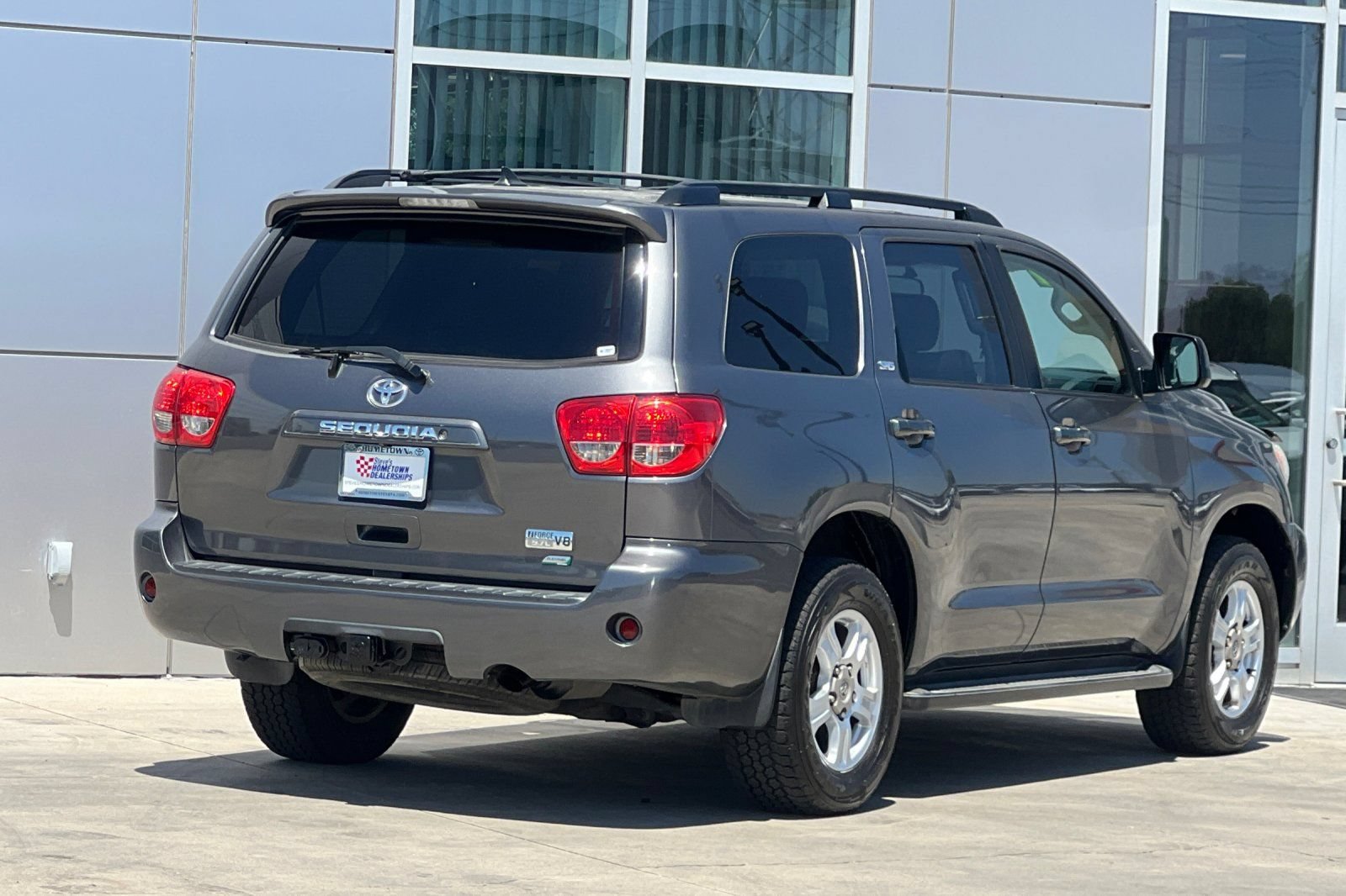 Used 2014 Toyota Sequoia SR5 AWD/4WD image 4