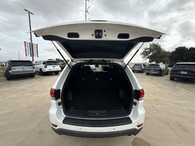 Used 2021 Jeep Grand Cherokee Laredo AWD/4WD image 27