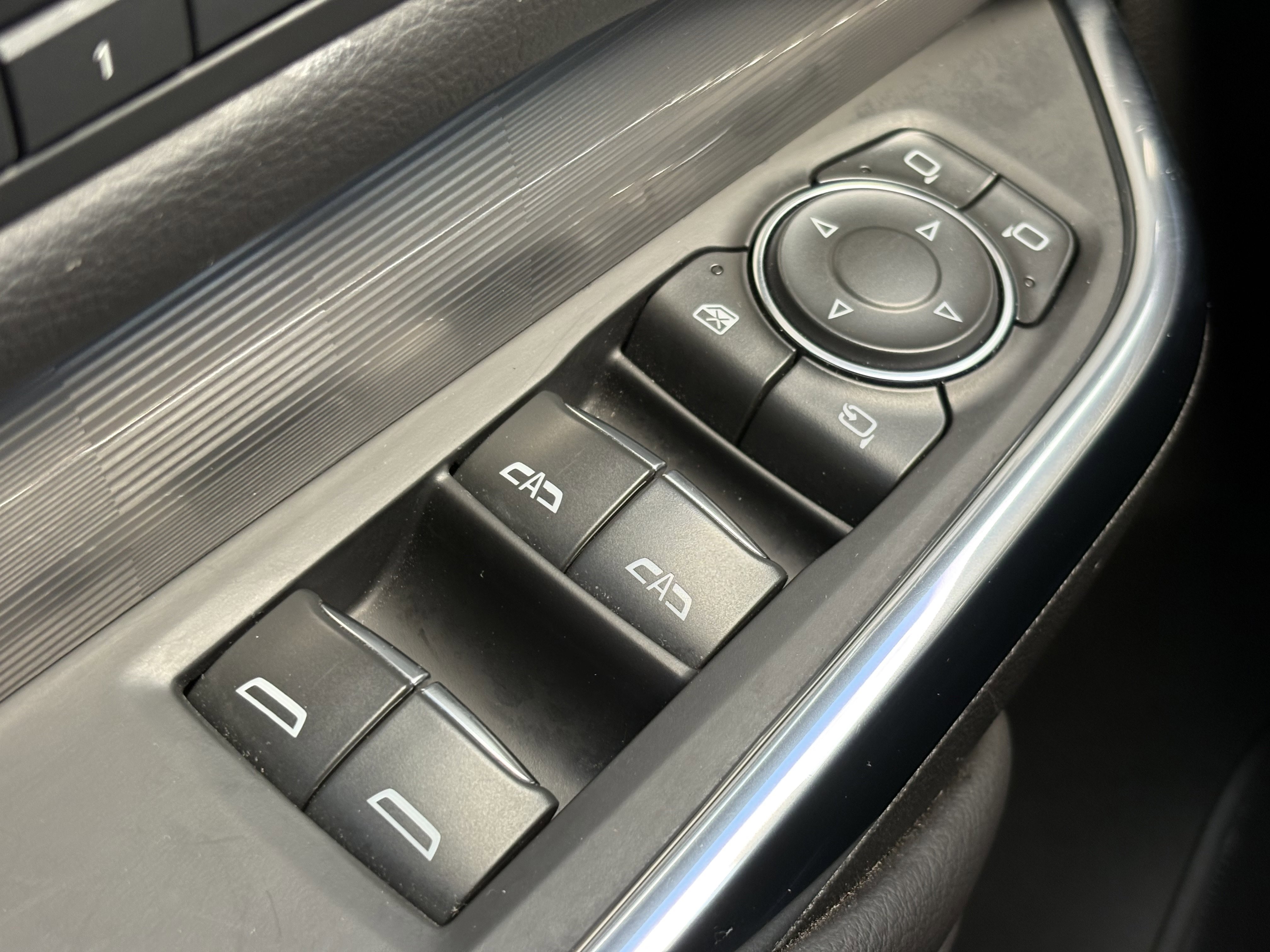 Used 2024 Cadillac XT4 Premium Luxury image 30